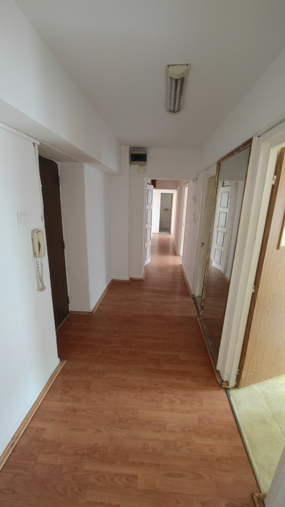Inchiriere 3 camere Decebal stradal