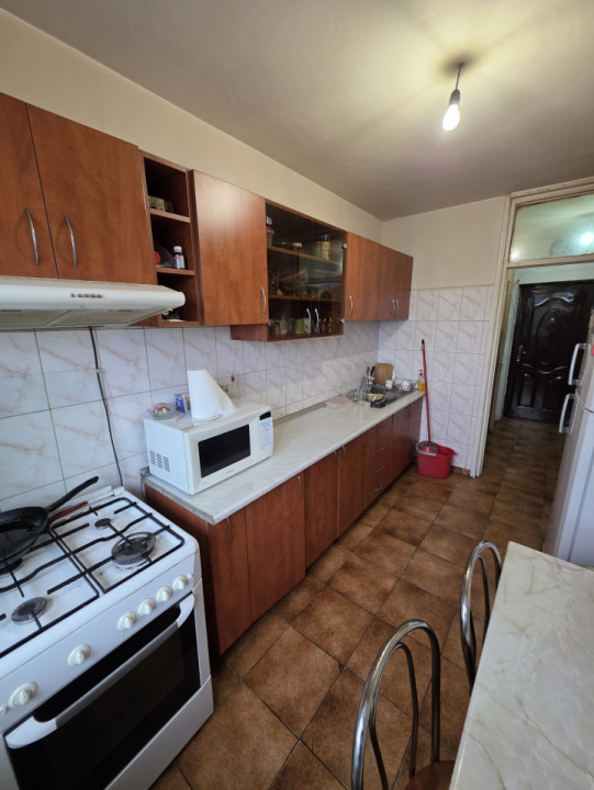 Vanzare 3 camere Militari Uverturii