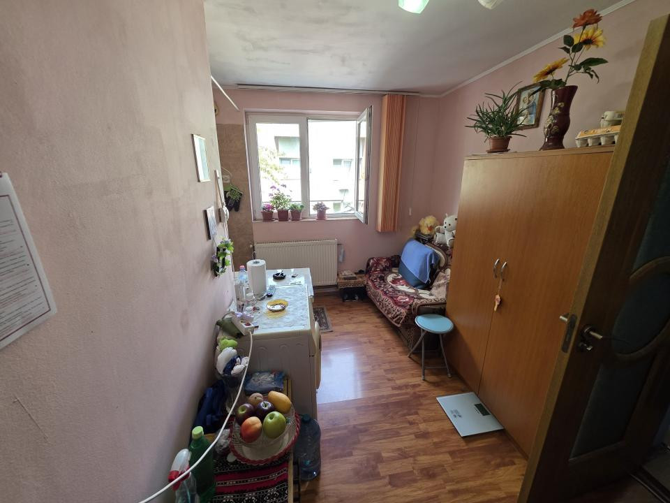 Vanzare 2 camere Rahova - Crizantemelor 