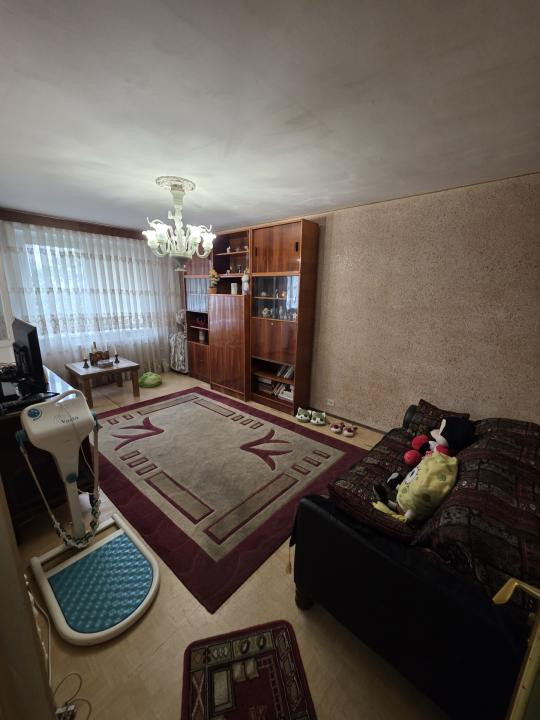 Vanzare 3 camere Titan Auchan 