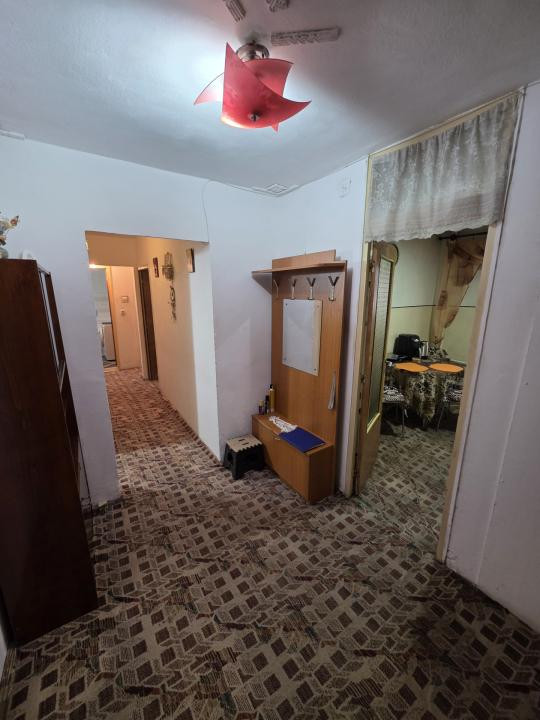 Vanzare 3 camere Titan Auchan 