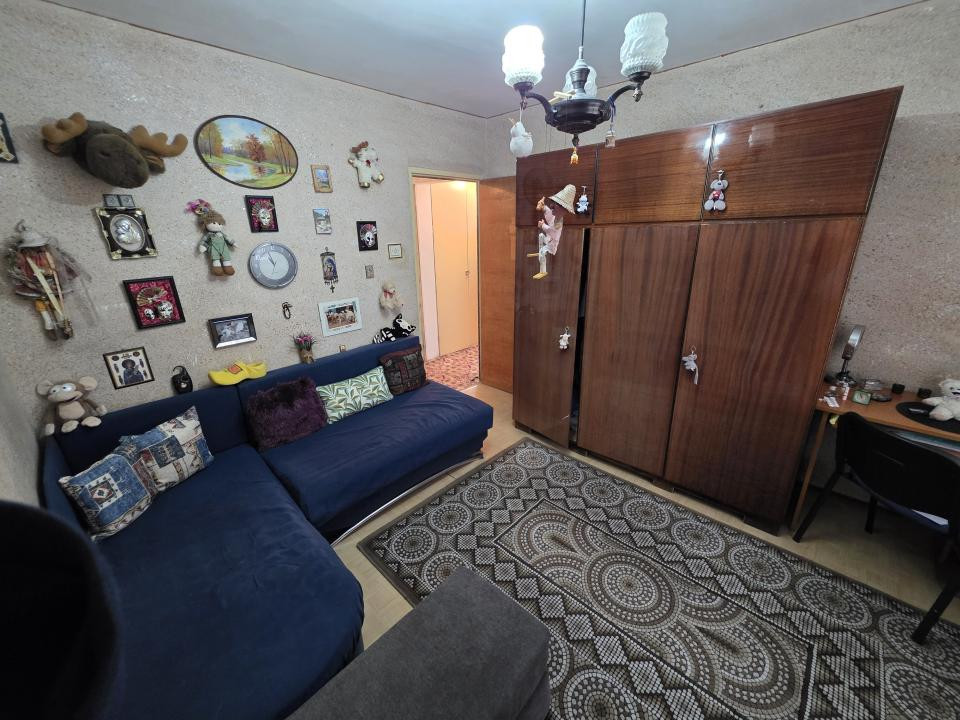 Vanzare 3 camere Titan Auchan 