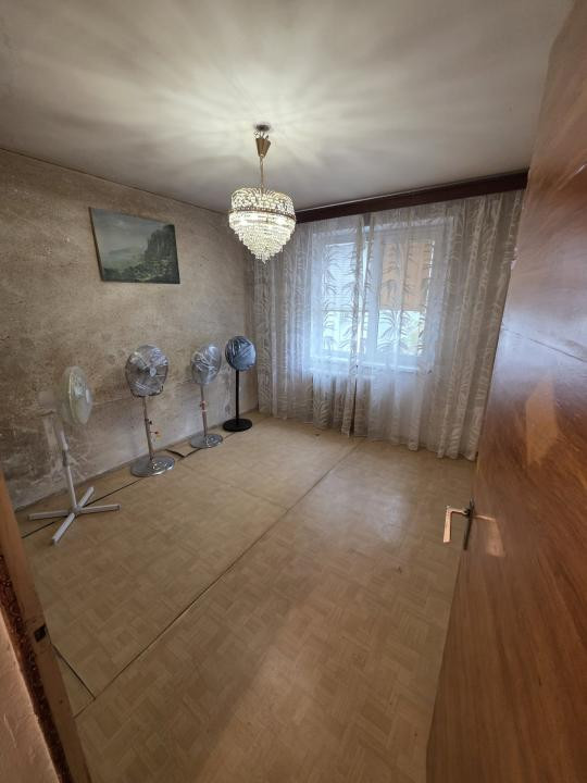 Vanzare 3 camere Titan Auchan 