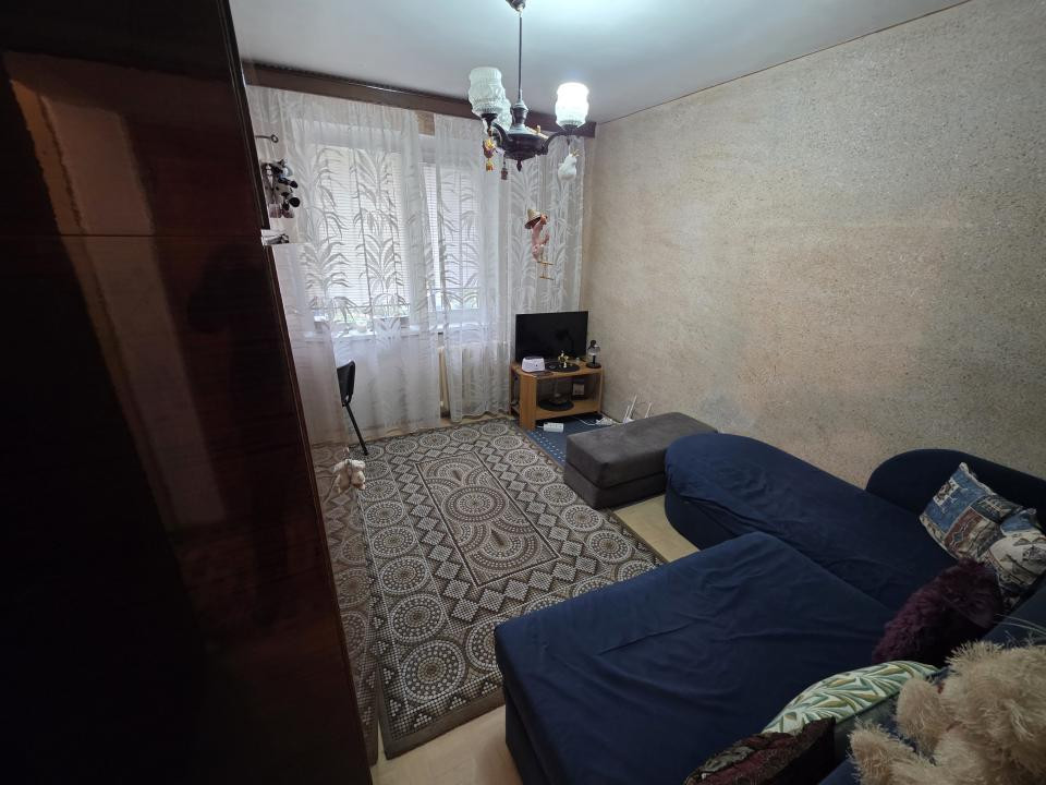 Vanzare 3 camere Titan Auchan 